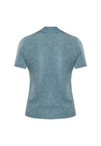 Polo tričko s krátkým rukávem v texturované světle modré látce. Má klasický límec a čistý, elegantní design bez dalších detailů.
