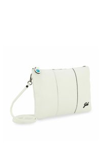 Clutch bianco in pelle con una superficie liscia, dettagli di cuciture nere e una zip circolare color turchese. Include una tracolla rimovibile.