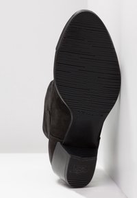 Tamaris Botines bajos - black