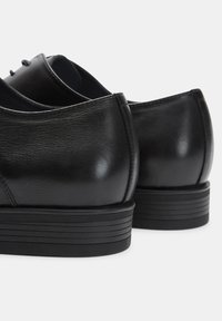 Bata Alkalmi fűzős cipők - nero