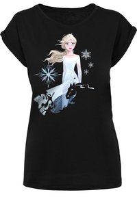 T-shirt en coton noir à manches courtes roulées, arborant un graphique coloré représentant un personnage dans une robe blanche chatoyante, entouré de flocons de neige.