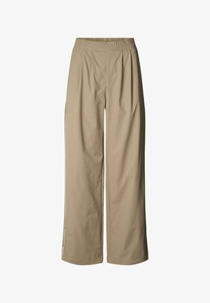 Pantalon beige à jambes larges avec une taille élastique, présentant des plis subtils et des bandes latérales, fabriqué en tissu léger à texture lisse.