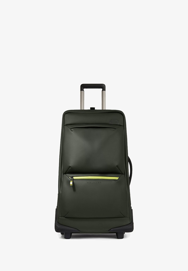 Valigia con ruote di colore verde scuro con finitura opaca. Dotata di manico retraibile, una tasca frontale con zip gialla a contrasto e ruote nere.