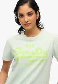 Superdry & Co VINTAGE LOGO NEON - Camiseta estampada - harbour grey