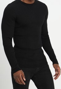 Pier One Stickad tröja - black