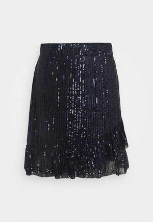 Mini-jupe noire recouverte de sequins brillants avec un ourlet à volants, présentée sur un fond clair uni.