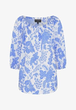Weiße Bluse mit einem blauen Blumenmuster, runden Ausschnitt, gepufften Dreiviertelärmeln und weichem Stoff.