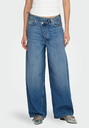 MIT WEITEM ONLAMBER NIEDRIGE TAILLE BAGGY FIT - Relaxed fit jeans - medium blue denim