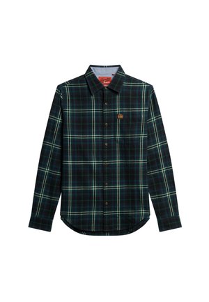 Camisa de cuadros de manga larga en verde oscuro y azul marino con detalles en blanco. Presenta un cierre de botones en la parte delantera, cuello y un bolsillo en el pecho.
