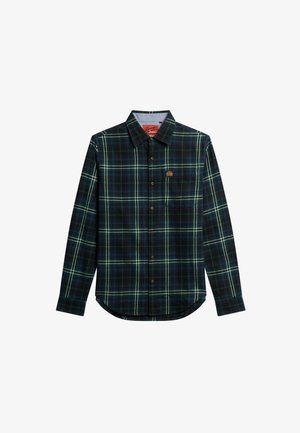 Camisa de cuadros de manga larga en verde oscuro y azul marino con detalles en blanco. Presenta un cierre de botones en la parte delantera, cuello y un bolsillo en el pecho.