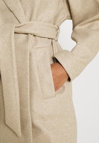 Vero Moda VMFORTUNE LONG JACKET  - Casaco clássico - safari