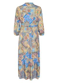 Maxikjole med lange ærmer og høj krave, der har et flerfarvet paisley- og geometrisk patchworkmønster i blå, beige og jordfarver.