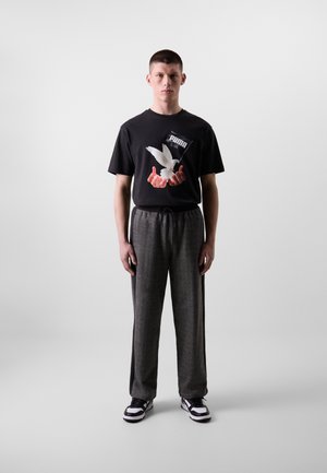 Puma RELAXED TRACK PANTS - Træningsbukser - black/alpine snow