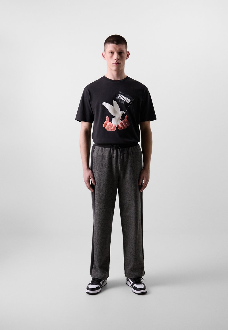 Puma RELAXED TRACK PANTS - Trainingsbroek - black/alpine snow