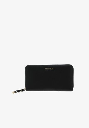 Portafoglio in pelle nera con cerniera su tutti i lati, logo dorato "Coccinelle" e nappina sulla zip.