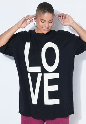 - T-shirt z nadrukiem