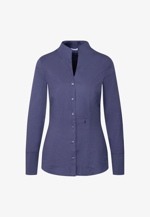 Marineblauw overhemd met lange mouwen en een mandarin kraag, voorzien van een knopenrij aan de voorkant en een subtiele glans. Gladde textuur, getailleerde pasvorm en geen zichtbare patronen.