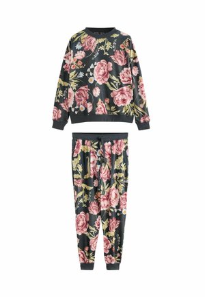 Sweatshirt- und Jogginganzug-Set mit floralem Muster. Dunkler Hintergrund mit großen rosa Rosen, grünen Blättern und elastischen Bündchen. Weiches Stoffmaterial.