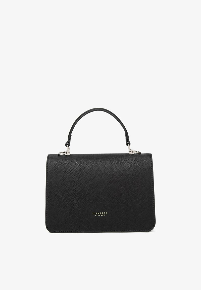 Borsa a tracolla in finta pelle nera con una forma strutturata, manico superiore, finiture in argento e un sottile motivo testurizzato. Dettagli del logo dorato sulla parte anteriore.