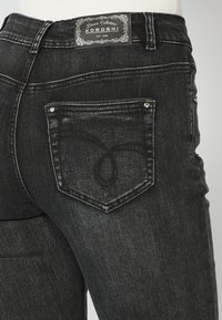 Koroshi LONG  - Vaqueros pitillo - denim black denim