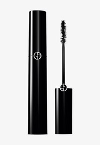 Svart mascara tube med en blank, glatt finish og en sølvfarget logo. Inkluderer en børste med korte, tette bust for påføring.