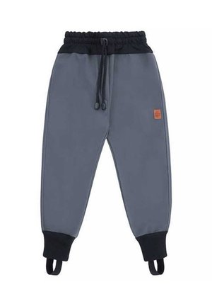 Szare spodnie dresowe dla dzieci z czarnym elastycznym pasem, sznurkiem do wiązania, ściągaczami przy nogawkach oraz paskami na stopy, z małą brązową łatką na nogawce.