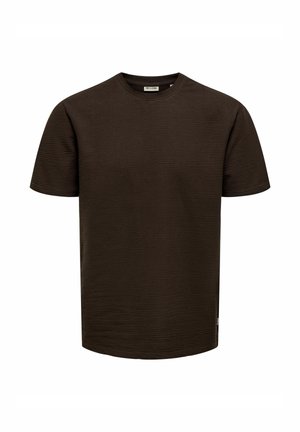 Mørkebrunt tekstureret T-shirt med korte ærmer og rund hals, med et lille mærke indeni kraven og en diskret sideetiket.