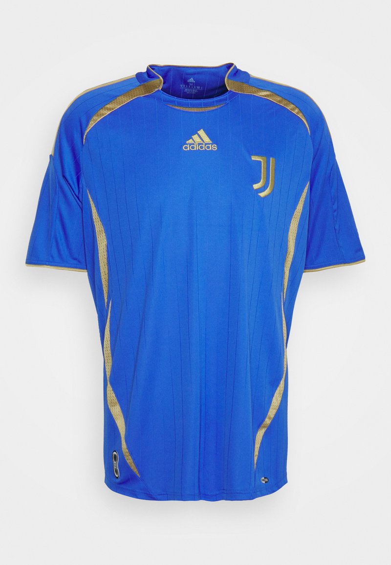 Camiseta de fútbol azul de manga corta con acentos dorados, que presenta rayas verticales, un cuello redondo y un logo de Adidas en el frente.