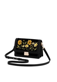 Črna torbica čez ramo z dolgim trakom, zlato zaponko in vezenimi rumenimi cvetovi z zelenimi listi na sprednji zanko.