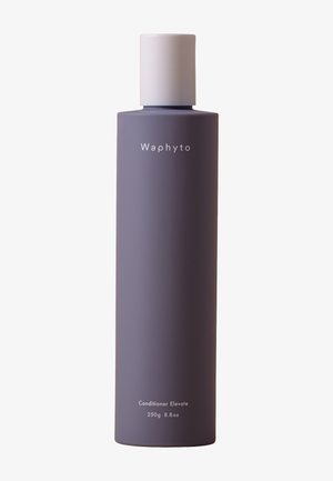 Grande bouteille cylindrique violette avec bouchon blanc étiquetée Waphyto Conditioner Elevate 250g 8,8 oz sur fond blanc uni.