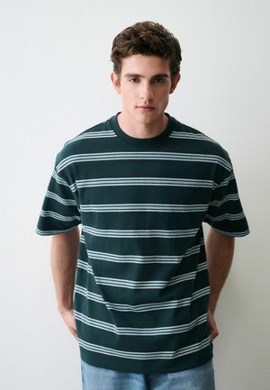 Next, REGULAR FIT - STRIPED HEAVY WEIGHT T-SHIRT . - Print T-shirt - green