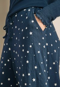 Next REGULAR FIT - POINTELLE LONG SLEEVE - Pidžamas komplekts - navy star