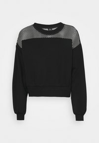 Sudadera negra recortada con un panel de malla sobre los hombros, cuello de canalé y puños ajustados para un ajuste cómodo.