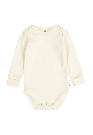 Kremowy, długi body dla niemowląt z kopertowym dekoltem i zatrzaskami w kroku ułatwiającymi zmianę pieluszki.