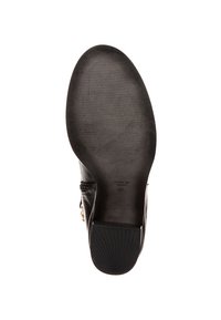 Suela de zapato de cuero negro, plana con textura lineal, punta redondeada, marca en relieve y talla marcada como 37 y "HECHO EN ESPAÑA."