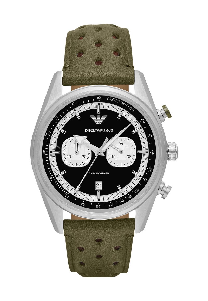 Reloj cronógrafo con caja de acero inoxidable, esfera negra, subesferas blancas, correa de cuero perforado verde y marcas de taquímetero.