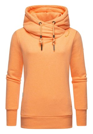 Sweatshirt orange avec un col montant, détails à cordon de serrage, manches longues et poignets côtelés. Tissu texturé et marquage subtil sur la poitrine.