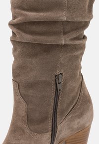 Lazamani Botas camperas - taupe