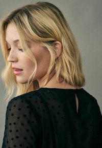 Next REGULAR FIT - BOW DETAIL SHEER - Bluse - black flocked spot