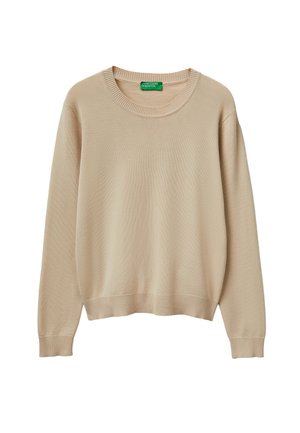 Beżowy, długi sweter z dzianiny o okrągłym dekolcie i długich rękawach, z prążkowanymi mankietami i dołem, z zieloną metką United Colors of Benetton wewnątrz kołnierza.