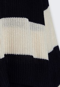 Stradivarius Sweter