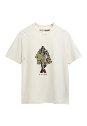 Κρεμ T-shirt με κοντά μανίκια, με εικόνα ενός ψαριού που φοράει πράσινο μπουφάν, με λεπτομερείς λέπια και υφή στο σχέδιο του μπουφάν.