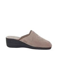 Zoccoli in suede marrone con punta arrotondata, suola nera in gomma a basso wedge e una texture sottile sul materiale superiore.