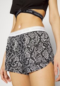 Calvin Klein Underwear SLEEP SHORT - Calças de pijama - black