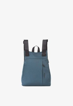 Sac à dos rectangulaire bleu avec bretelles réglables noires, poche avant zippée à droite et petite poignée en boucle en haut.