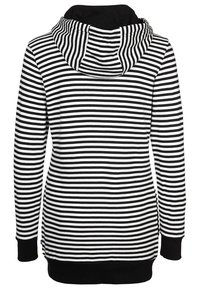 Mikina s černobílými pruhy, která má šňůrkovou kapuci, dlouhé rukávy a černý spodní lem. Vyrobena z měkké tkaniny, má volný střih.