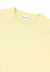 OH APRIL Základné tričko - lemon