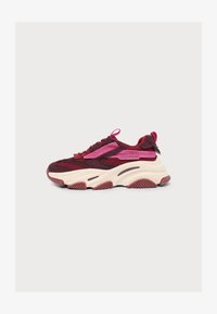 Non sélectionné, cherry lacq suede