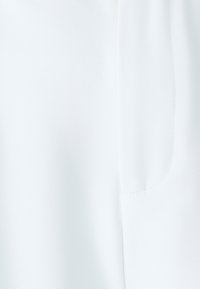 ADREW  - Shorts - off white
