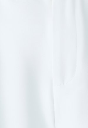 BWLDR ADREW  - Shorts - off white